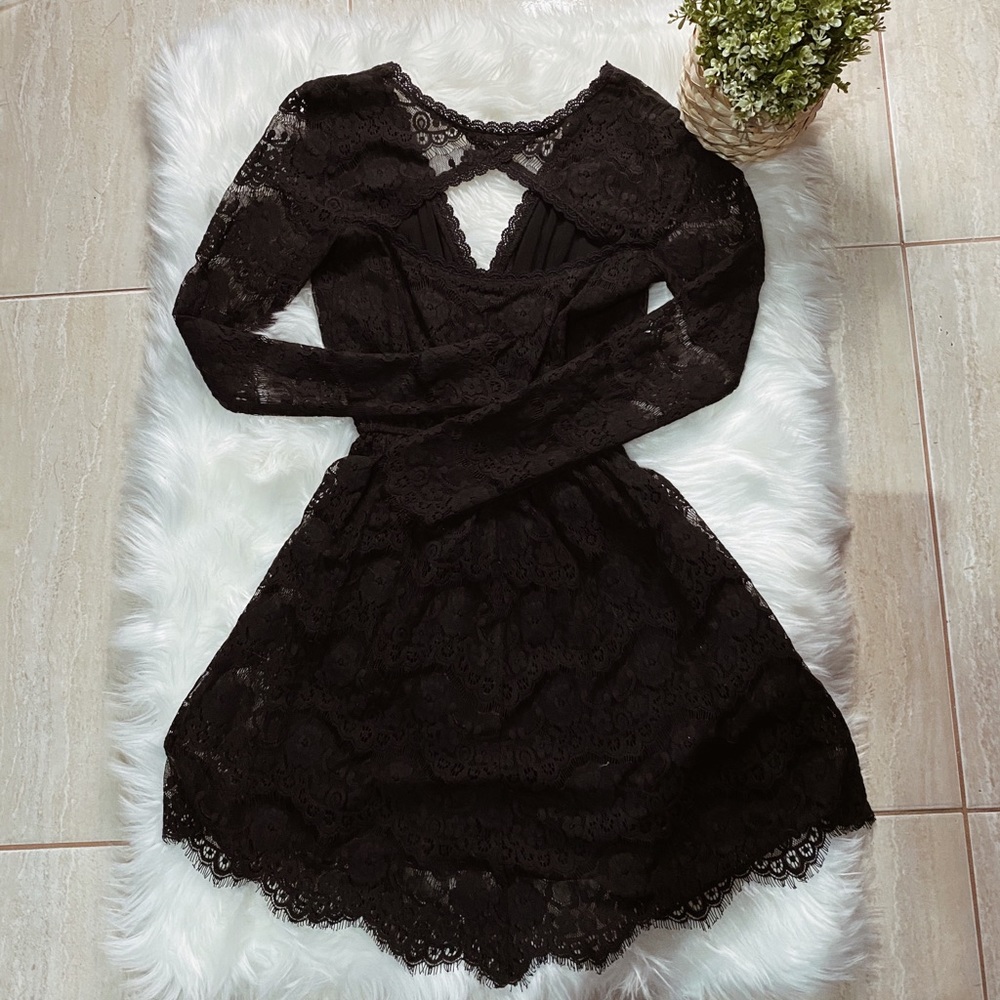 Abercrombie wrap-front lace black dress 🌸